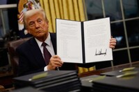 Трамп продовжив режим надзвичайного стану через війну рф проти України