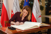 Глава Європарламенту підписала угоду про надання Україні кредиту на 90 млрд євро