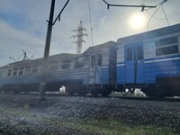 Окупанти влучили по пасажирському потягу на Дніпропетровщині, є жертва та поранені