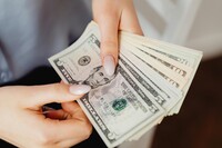 Нацбанк підняв курс долара США до нового історичного максимуму