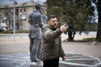 Зеленський приїхав на Донеччину та попередив про нову спробу наступу рф навесні