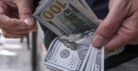 Офіційний курс долара США вперше перетнув позначку 44 гривні