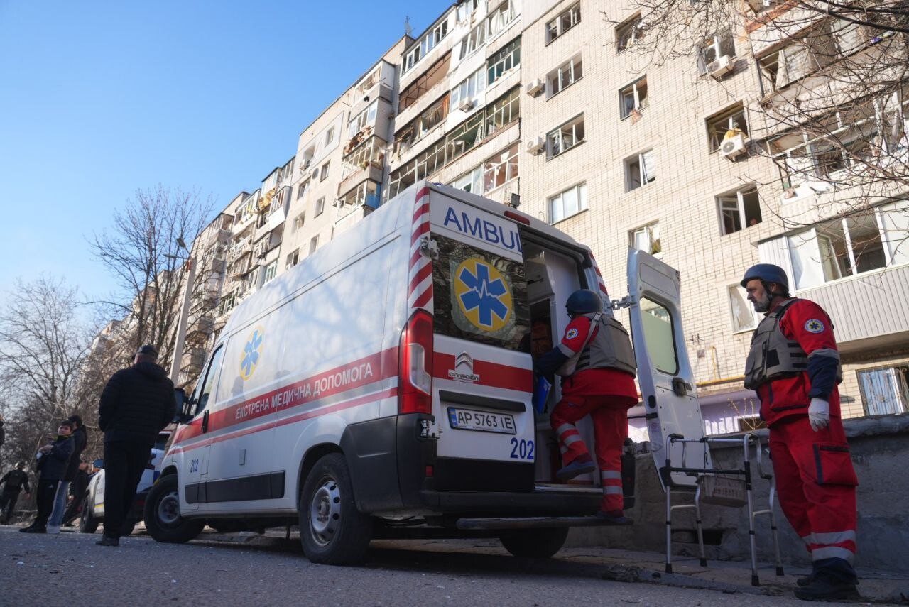 Війська рф атакували житловий район Запоріжжя, є жертва та поранені