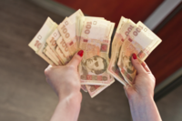 Українцям почали виплачувати по 1500 грн підтримки: хто може отримати