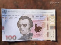 Росіяни скидають з дронів фальшиві гроші з QR-кодом: українців попередили про небезпеку