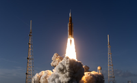Корабель місії Artemis II вийшов за межі орбіти Землі