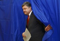 Порошенко пропонує знімати з виборів кандидатів, спійманих на підкупі виборців