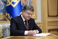 Порошенко дозволив служити за контрактом 6 місяців