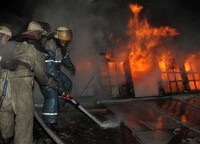 На військовому складі в Сватовому почали гасити пожежу