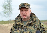 Турчинов пригрозив поверненням відведеної техніки на попередні рубежі