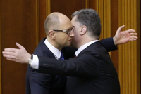Порошенко не готовий сформувати новий Кабмін без Яценюка – Томенко