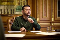 Виплати, контракти та зміни в управлінні: Зеленський оголосив про запуск реформи армії