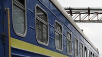 На Львівщині потяг зійшов з рейок після зіткнення з автокраном, є загиблий і травмовані