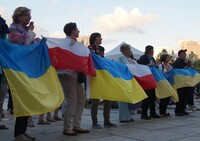 Українці у Польщі зможуть оформити посвідку на проживання на три роки: які умови