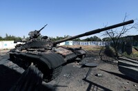 Ситуація в Комінтерновому: бойовики вивели техніку, але селище не залишили
