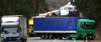 Росія заборонила транзит вантажів з України