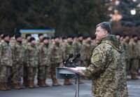 Порошенко просить Яценюка негайно впорядкувати виплати військовим у зоні АТО