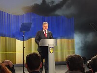 Порошенко розповів, як повертатиме Крим