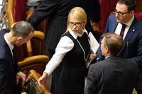 Тимошенко вимагає відставки прем'єра або дострокових виборів