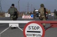 Контрольний пункт у Мар'їнці відновив роботу