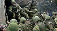 Росія продовжує перекидати на Донбас військових і техніку