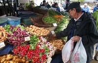 Третину доходів українці витрачають на їжу – Держстат