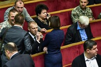 Стали відомі прізвища нардепів, які можуть увійти до «Народного фронту»