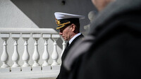 Порошенко каже, що звільнив командувача ВМС через тиск громадськості