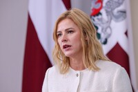Прем’єрка Латвії подала у відставку на тлі політичної кризи