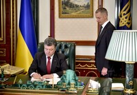 Порошенко запровадив безстроковий мораторій на виплату «боргу Януковича»