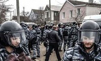 Російські силовики продовжують обшуки та затримання кримських татар