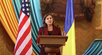Нуланд прилетіла до Києва
