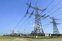 Україна відновила постачання електроенергії з РФ