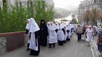 Хресна хода дісталася Києва: українці обговорюють скандальний захід