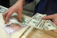 НБУ дозволяє українцям продаж валюти до 150 тис. грн без паспорта