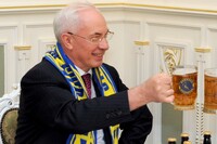 Київський суд зобов'язав ПФ поновити виплату пенсії Азарову