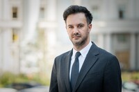 В МЗС відреагували на намір Навроцького позбавити Зеленського одного з орденів