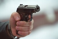 У Києві чоловік влаштував стрілянину під час конфлікту на дорозі, є поранений