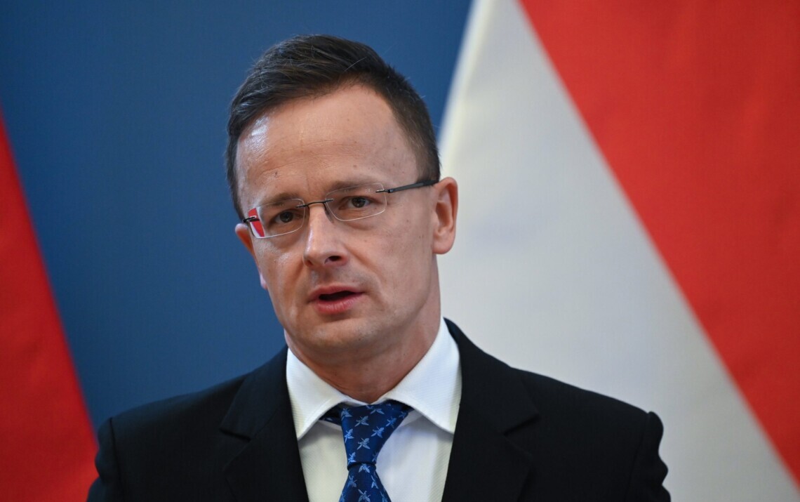 Уряд Угорщини масовано звільняє чиновників МЗС, які працювали з Сіярто