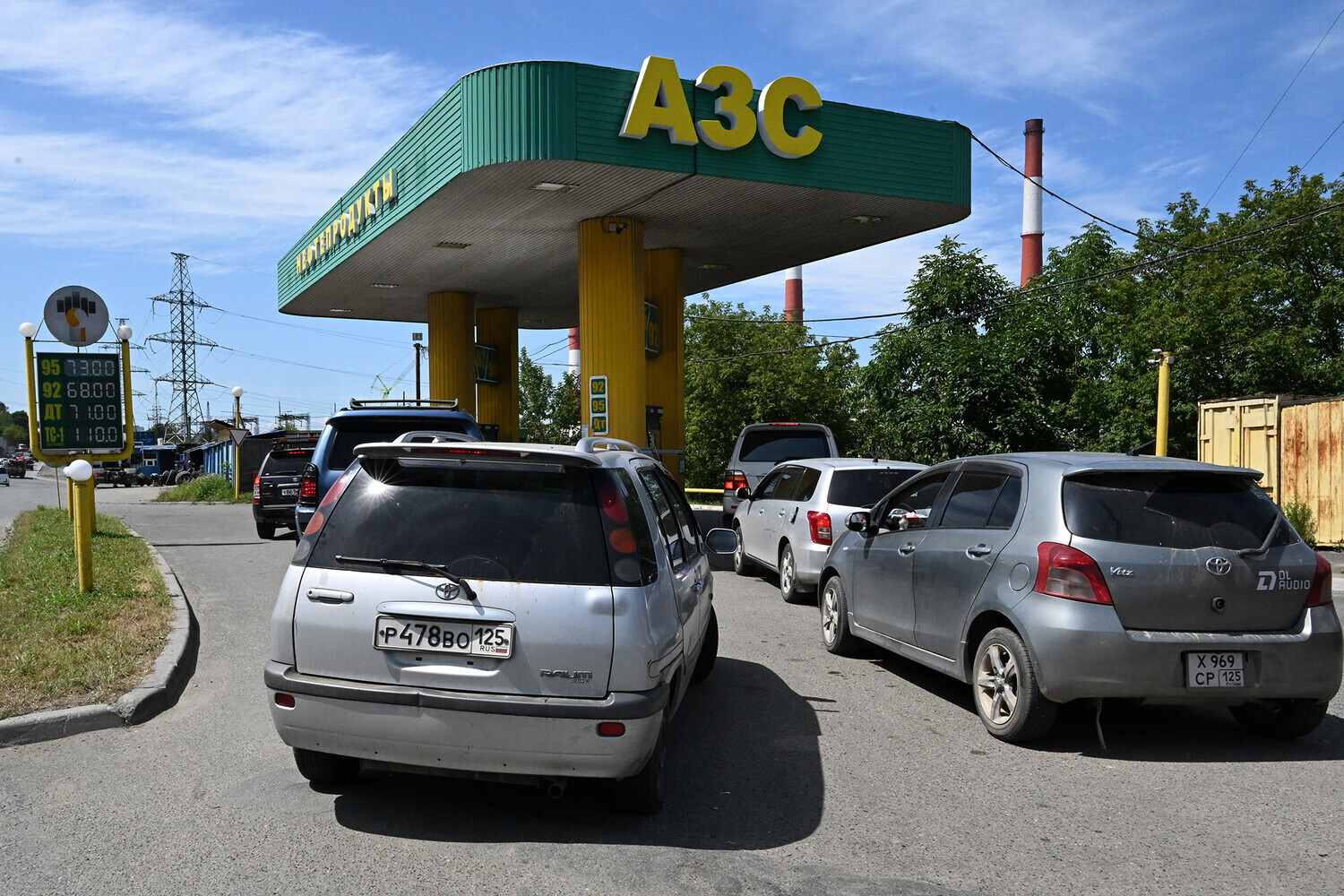 У Москві та Санкт-Петербурзі після останніх атак ввели обмеження на продаж бензину