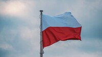 У Польщі пояснили, чому відібраний у Зеленського орден досі є у Муссоліні, Єкатерини ІІ та Шредера
