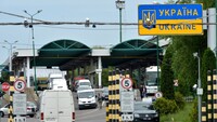 На кордоні з Польщею утворилися 12-годинні черги на в'їзд в Україну