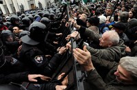 Позапарламентський бій: які політичні сили боротимуться за протестні настрої?