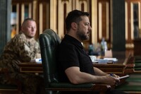 Зеленський поговорив із трьома командувачами на тлі чуток про заміну Сирського