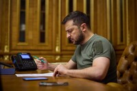Зеленський зідзвонився з Віткоффом і Кушнером, говорили про відновлення переговорів з рф