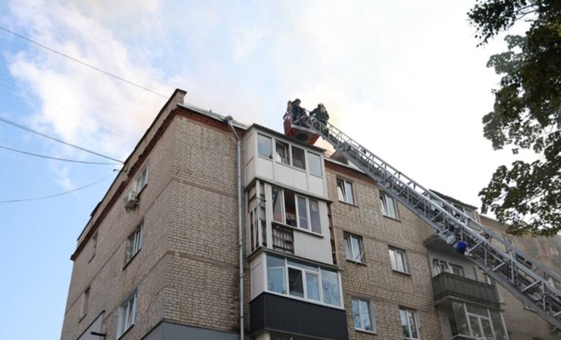 Російський БПЛА влучив у житловий будинок в Харкові, постраждали цивільні