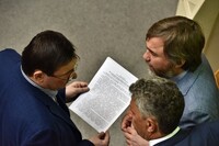 Луценко показав подання на зняття депутатської недоторканності з Новинського