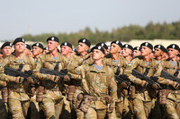 У 2017 році зарплатня українських військових буде збільшена на 10%