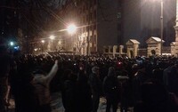 Під Адміністрацію Президента прийшли активісти з фаєрами