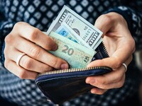 Велика зарплатня проти корупції: скільки тепер отримують українські чиновники